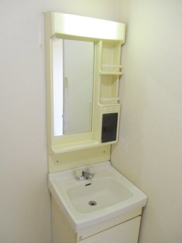 サンビレッジ津福の独立洗面台|独立洗面台あり、毎朝おしゃれに忙しい女性の方におすすめです