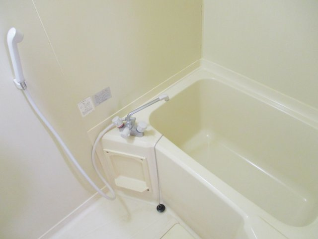 サンビレッジ津福の浴室|日々の疲れを癒すお風呂付です