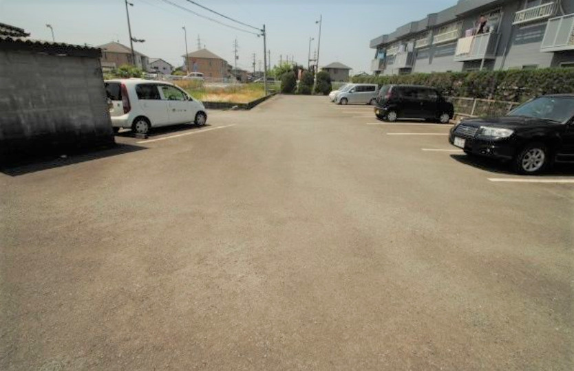 サンビレッジ津福の駐車場|駐車場完備です