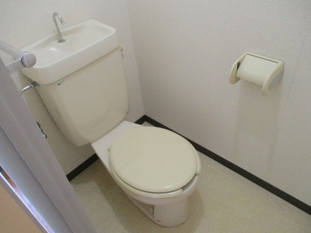 サンビレッジ津福のトイレ|落ち着いた色調のトイレです