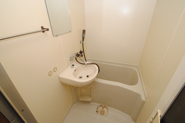 シャトレ今町の浴室|イメージ写真：現状を優先致します。