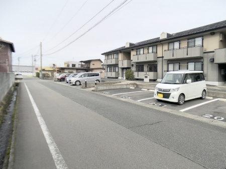 ハイカムール・リジェールの駐車場