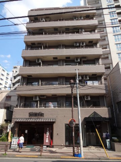【外観】 | キャピタルビュー根岸　山手線鶯谷駅から徒歩３分・日比谷線入谷駅から徒歩４分の好立地！
コンビニなど近くで買い物便利！鉄骨鉄筋コンクリート造の分譲タイプ！オートロック付でセキュリティー安心！