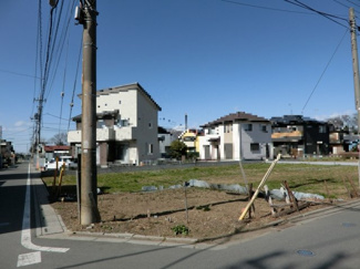 【外観】 | 南東・南西角地。陽当り良好です。※建築条件有りません。※都市計画法34条12号区域・建築制限有ります。