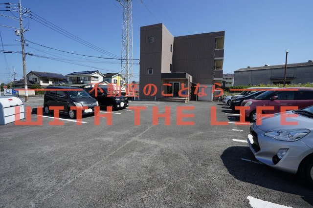 グリーンキャッスル【10,000円キャッシュバック対象物件】の駐車場|車をお持ちの方に嬉しい駐車場付きの物件です