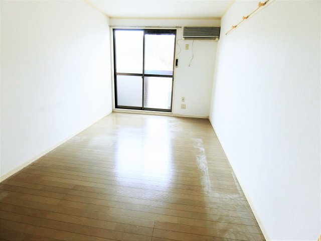 メゾンドール大網の洋室