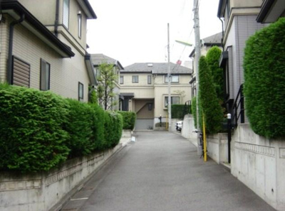 【周辺】 | ヒルサイドコート(下北沢賃貸一戸建て) | 前面道路
