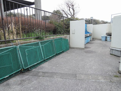 【その他共用部分】 | パークハイム金沢文庫 | 敷地内ゴミ置き場スペースです。
管理人もいますので共用部分も綺麗に保たれています。