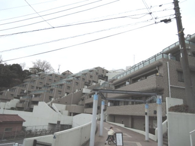 【外観】 | パークハイム金沢文庫 | 京急本線「金沢文庫」駅徒歩12分。
住まいの独立性を高める玄関ポーチ付♪