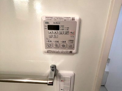 【設備】 | サニープレイス | バスルームの浴室暖房乾燥機で外に干せないお洗濯物もすっきり乾きます♪雨の日のお洗濯もバッチリ！