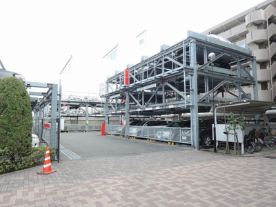 【駐車場】 | エンゼルハイム大倉山第3 | マンション敷地内駐車場です！
使用料は月額11000円～です！
空き状況に関しては随時管理人、管理会社への確認が必要です！