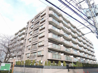 【外観】 | 横浜市営地下鉄ブルーライン「北新横浜」駅徒歩8分・「新羽」駅徒歩8分。
4階・南向きにつき陽当り・通風・眺望良好
リビングと接した洋室はオープンにすると開放感あふれるスペースに。