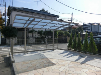 【その他共用部分】 | 屋根付きの駐輪場で雨が降っても大切な自転車が濡れなくてすみますね♪荷物が重いときに自転車があれば助かりますね！