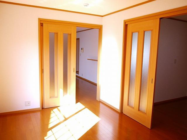ガレリアの寝室|開放的な寝室です