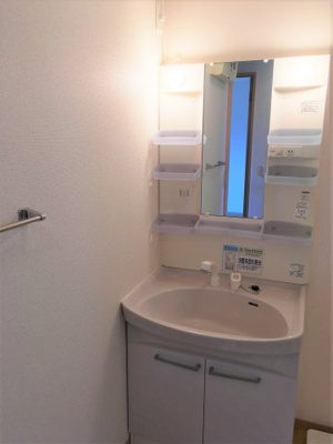 【独立洗面台】 | ルミエール・ルナ | 朝の身支度には欠かせない独立洗面化粧台