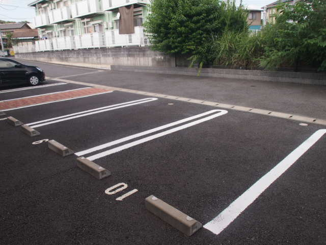 フォレストタウンⅡの駐車場