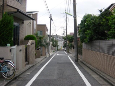 【周辺】 | 松原3-18戸建住宅(賃貸) | 前面道路