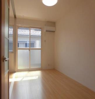 【居間・リビング】 | コージーハウス | こちらのリビングで趣味の時間をお楽しみください