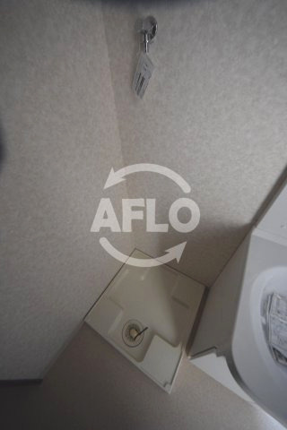 Luxe難波WESTの洗面所|Luxe難波WEST(ラグゼ難波ウエスト)　室内洗濯機置き場
