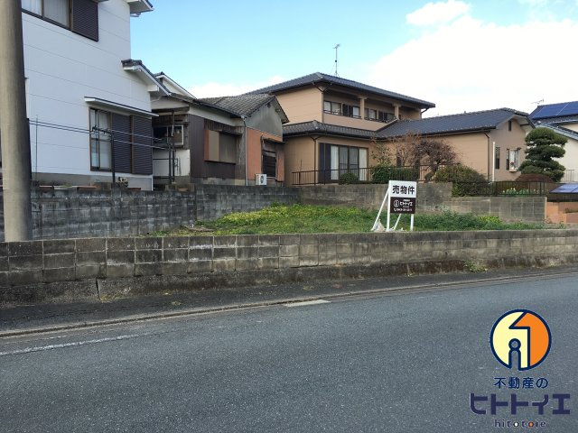 西牟田売地の前面道路含む現地写真|現地に看板を立てています。