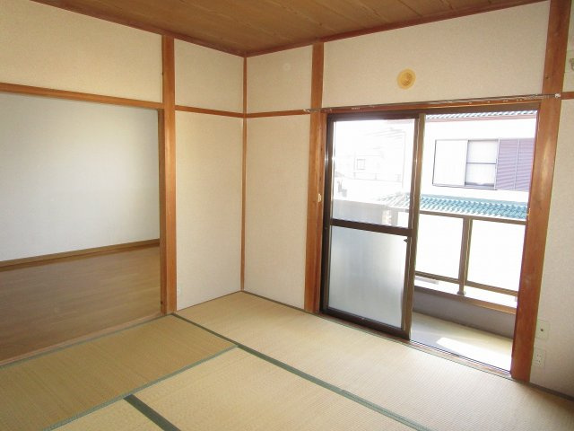 【居間・リビング】 | ソフィアコート | 和室ならではの温かな和の空間で寛ぎの時間を過ごせます