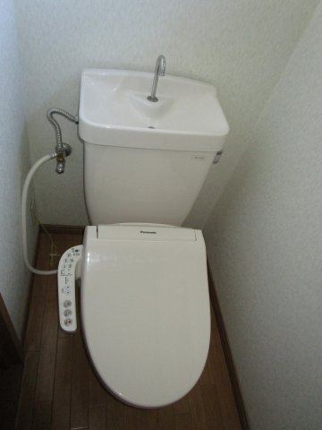 【トイレ】 | ソフィアコート | 落ち着いた色調のトイレは温水洗浄便座付き