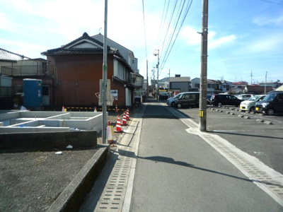 【前面道路含む現地写真】 | 高知市水源町一戸建て