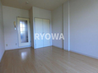 【居間・リビング】 | レオパレスアーバンライフ | 掲載の写真は退去前の写真となります。