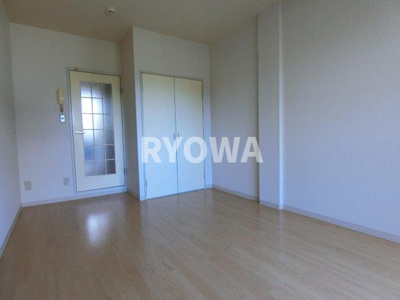 【居間・リビング】 | レオパレスアーバンライフ | 掲載の写真は退去前の写真となります。