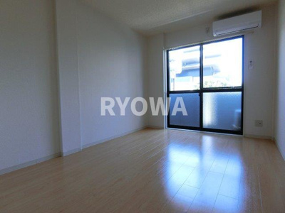 【居間・リビング】 | レオパレスアーバンライフ | 掲載の写真は退去前の写真となります。