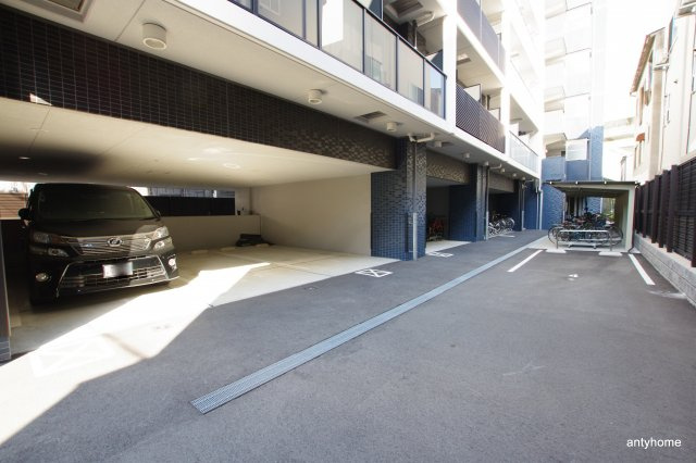 プレサンスOSAKA DOME CITYビーツ　仲介手数料無料の駐車場