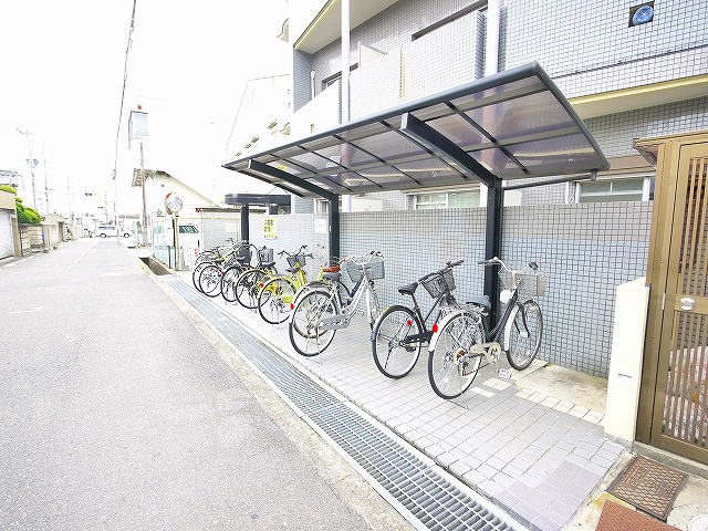 シティパレス佐保川Ｐ６のその他共用部分|ゆったりとした駐輪スペース。