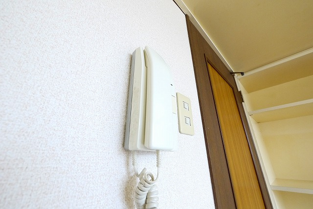 シティパレスやすらぎの道Ｐ５のセキュリティ|インターホン付きで安心。