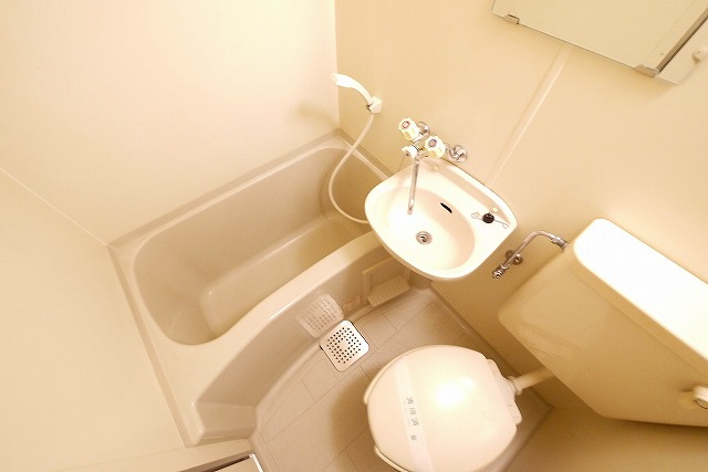 シティパレスやすらぎの道Ｐ５の浴室|お掃除もし易いユニットバスタイプ。