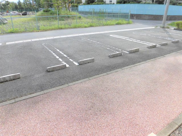ミーテ・ピアヌーラBの駐車場