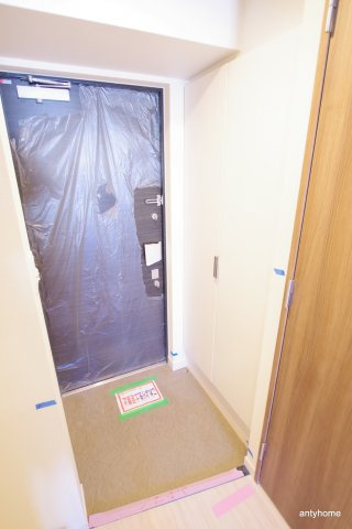 プレサンス新大阪イオリア　仲介手数料無料の玄関