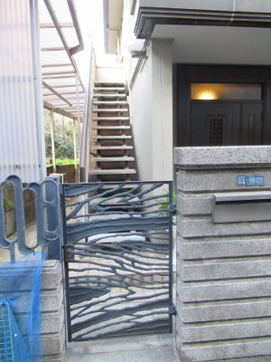 【外観】 | 谷中貸室 | 玄関へのアプローチです