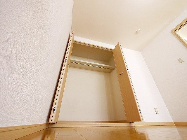 サニーサイド三笠Aの内装|落ち着いた色調の洋室です