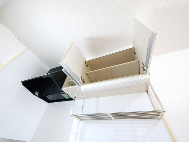 サニーサイド三笠Aの居間・リビング|使いやすい居間です