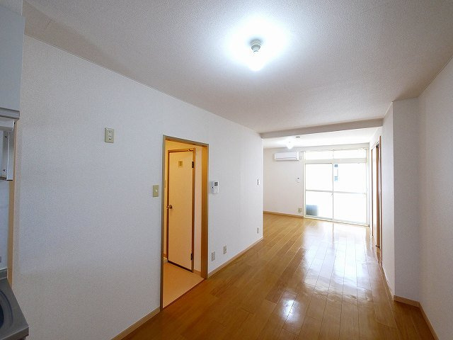 サニーサイド三笠Aの浴室|日々の疲れを癒すお風呂付です