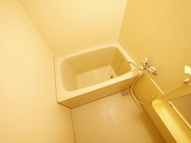 サニーサイド三笠Aの洗面所|脱衣スペースもあります