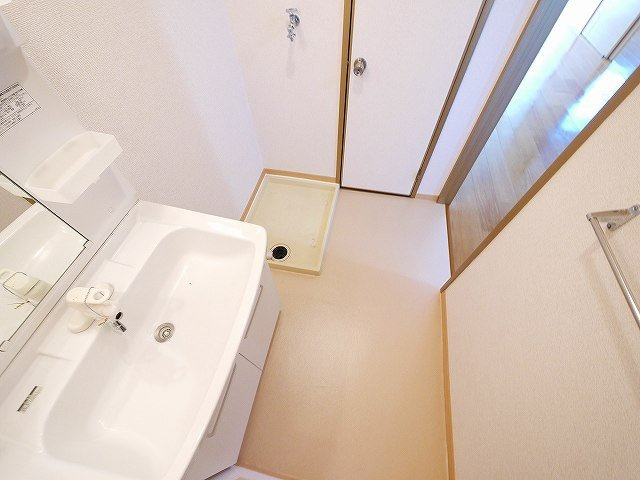 サニーサイド三笠Aの玄関|明るい玄関です