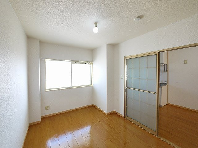 サニーサイド三笠Aの洋室|きれいな洋室です