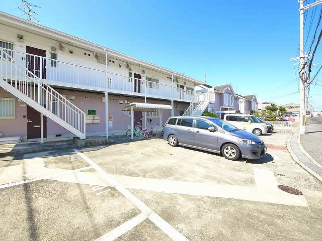 サニーサイド三笠Aの駐車場|駐車スペースもあります