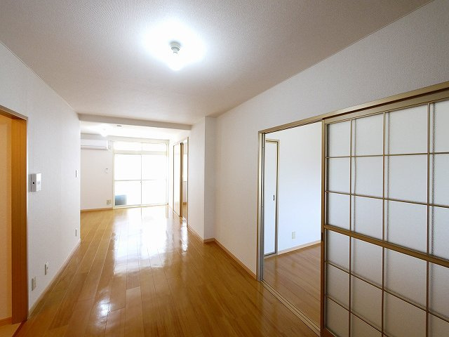 サニーサイド三笠Aの寝室|ゆったりした洋室です