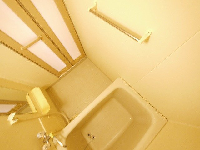 サニーサイド三笠Aの洗面所|明るい洗面所です