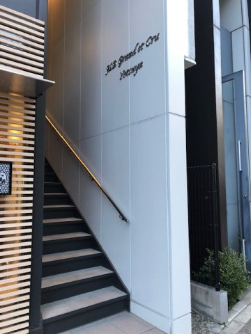 JLBグランエクリュ四谷のエントランス
