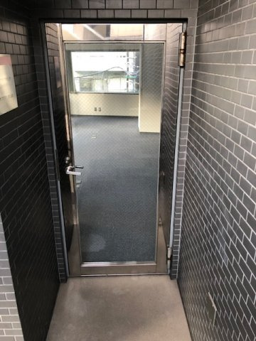 FTビルの玄関
