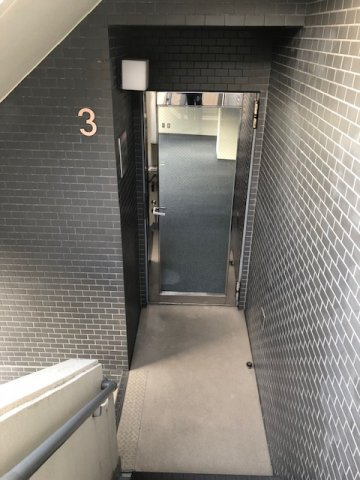 FTビルの玄関