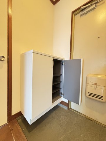 富谷マンションの独立洗面台